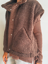 Load image into Gallery viewer, Brownie Sherpa Vest
