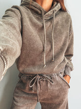 Load image into Gallery viewer, Olive Cozy Wide Leg Sweatpants
