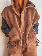 Load image into Gallery viewer, Upper East Side Sherpa Vest
