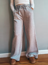 Load image into Gallery viewer, Sleet Cozy Wide Leg Sweatpants
